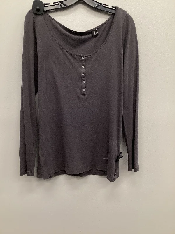 Top Long Sleeve Basic By Clothes Mentor In Grey, Size: 3