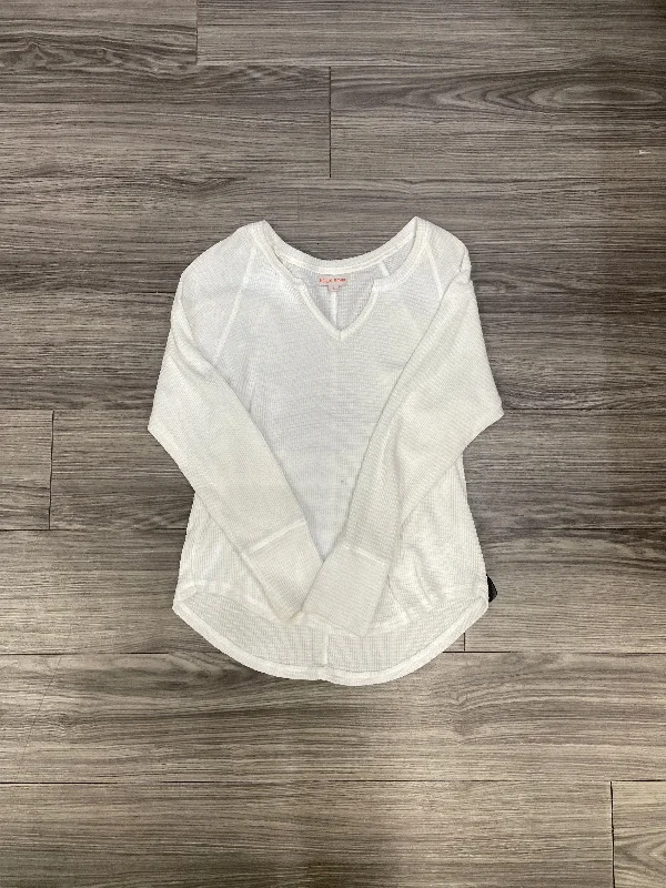 Top Long Sleeve By Knox Rose In White, Size: L